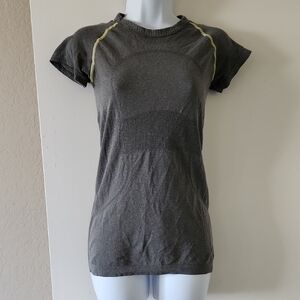 Lululemon Women's Gray And Lime Green Runners Top